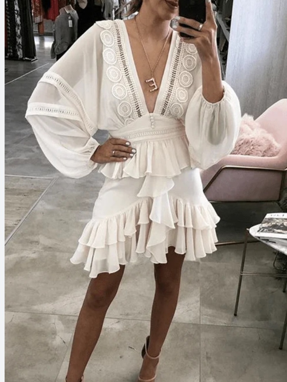 romantic Sz 6 Ivory Ruffled V-Neck Mini Dress